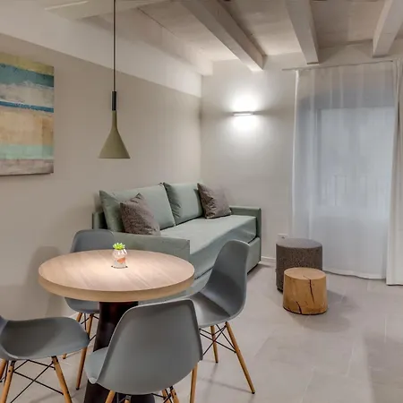 Zeno Apartment *
